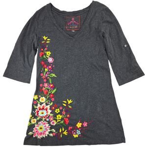 JW Los Angeles | Grey, 3/4 sleeve, Embroidered T-shirt | Size Medium